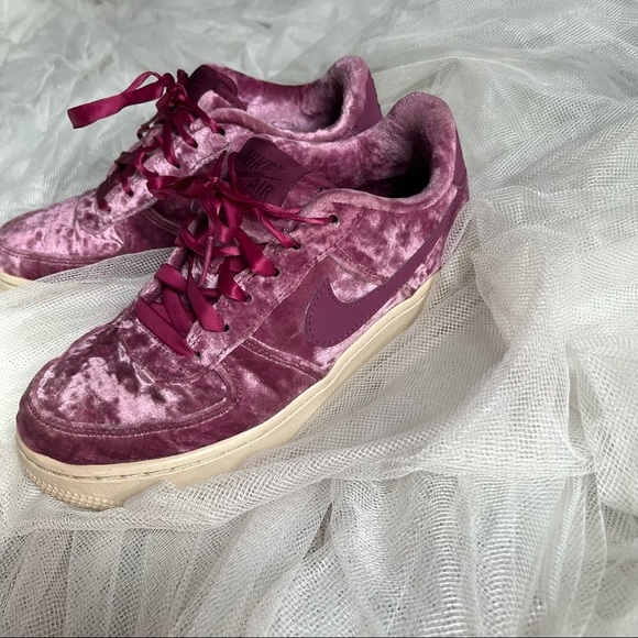 Velvet Nike Womens 6.5 - Picture 2 of 4